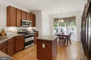 8043 White Jasmine Ct, Ellicott City, MD 21043 - Photo 4