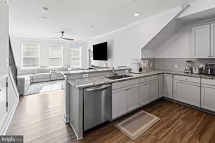 7736 Port Capital Dr, Elkridge, MD 21075 - Photo 8