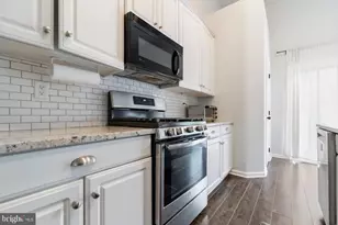 9175 Carriage House Ln, Columbia, MD 21045 - Photo 10
