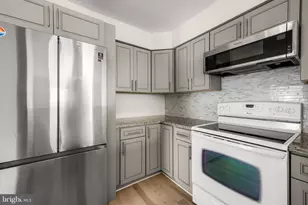 7648 Stony Creek Ln, Ellicott City, MD 21043 - Photo 4