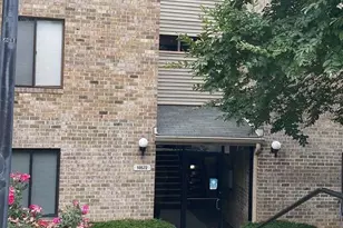 10572 Twin Rivers Rd, Columbia, MD 21044 - Photo 2