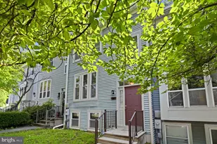 8112 Wooded Glen Ct, Ellicott City, MD 21043 - Photo 2