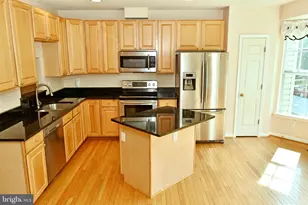 7005 Cradlerock Farm Ct, Columbia, MD 21045 - Photo 2