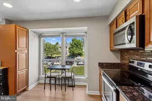 7737 Chatfield Ln, Ellicott City, MD 21043 - Photo 4