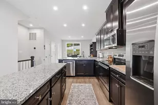 7090 Emaly Jane Ln, Elkridge, MD 21075 - Photo 10