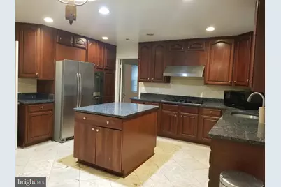 9918 E Derbyshire Lane, Bethesda, MD 20817 - Photo 6