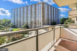 5225 Pooks Hill Rd, Bethesda, MD 20814 - Photo 14