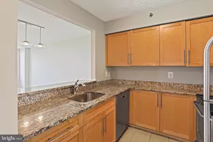 10101 Grosvenor Pl, Rockville, MD 20852 - Photo 6