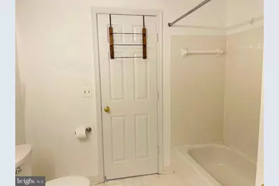 10010 Vanderbilt Circle #11-9, Rockville, MD 20850 - Photo 8