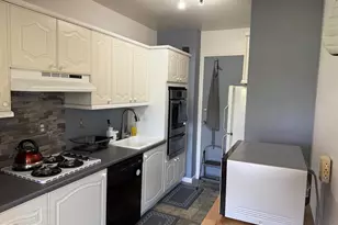 10401 Grosvenor Pl, Rockville, MD 20852 - Photo 4