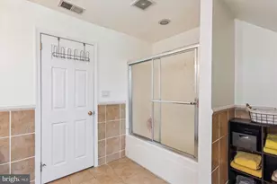 9201 Laurel Oak Dr, Bethesda, MD 20817 - Photo 40