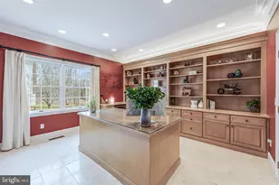 9327 Sprinklewood Ln, Potomac, MD 20854 - Photo 16