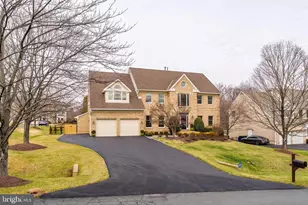 9327 Sprinklewood Ln, Potomac, MD 20854 - Photo 2