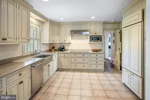 8126 Kerry Ln, Chevy Chase, MD 20815 - Photo 10