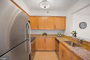 10101 Grosvenor Pl, Rockville, MD 20852 - Photo 12