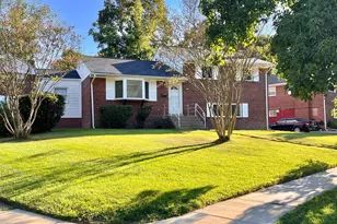 12215 Hunters Ln, Rockville, MD 20852 - Photo 2