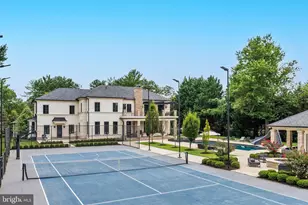 8913 Holly Leaf Ln, Bethesda, MD 20817 - Photo 4