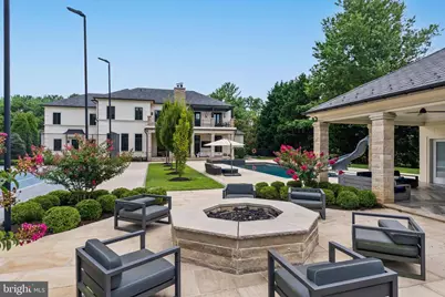 8913 Holly Leaf Lane, Bethesda, MD 20817 - Photo 2