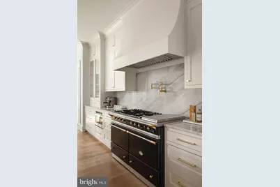 5900 Kennedy Drive, Chevy Chase, MD 20815 - Photo 18