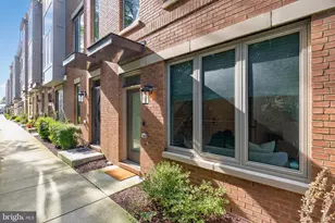 864 Thompson Cres, Rockville, MD 20852 - Photo 2