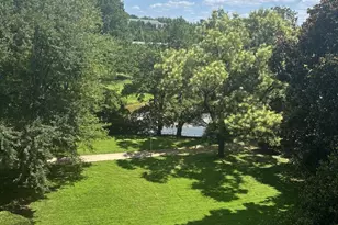 10401 Grosvenor Pl, Rockville, MD 20852 - Photo 4