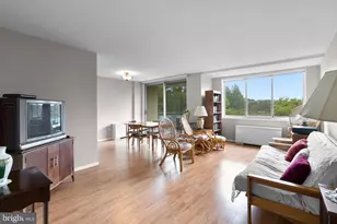 10401 Grosvenor Pl, Rockville, MD 20852 - Photo 14