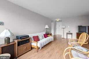 10401 Grosvenor Pl, Rockville, MD 20852 - Photo 12