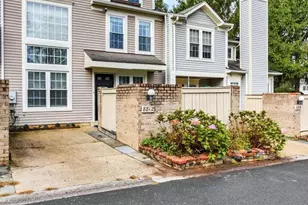 8812 Sturbridge Pl, Montgomery Village, MD 20886 - Photo 2