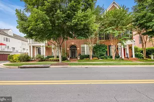 913 Pleasant Dr, Rockville, MD 20850 - Photo 2