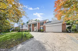 10712 Gainsborough Rd, Potomac, MD 20854 - Photo 2