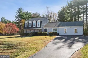 8124 Seneca View Dr, Gaithersburg, MD 20882 - Photo 2