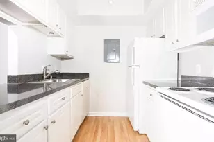 8205 Whispering Oaks Dr, Gaithersburg, MD 20879 - Photo 2