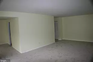 5817 Edson Ln, Rockville, MD 20852 - Photo 4