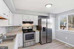 19847 Wheelwright Dr, Gaithersburg, MD 20886 - Photo 12