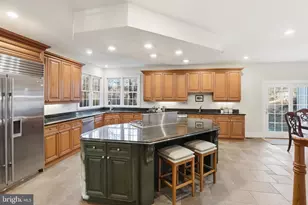 7931 Lakenheath Way, Potomac, MD 20854 - Photo 8