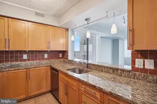 10101 Grosvenor Pl, Rockville, MD 20852 - Photo 6