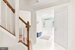 9821 Tiffany Hill Ct, Bethesda, MD 20814 - Photo 2