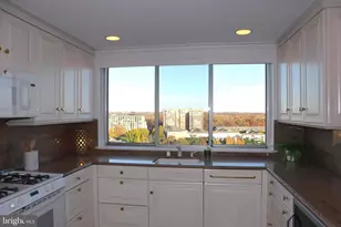 10401 Grosvenor Pl, Rockville, MD 20852 - Photo 32