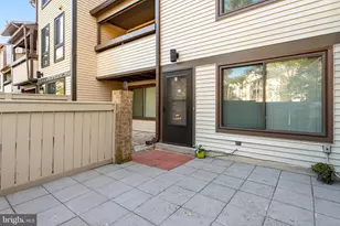 9410 Walburg Way, Gaithersburg, MD 20886 - Photo 4