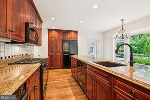 8112 Buckspark Ln E, Potomac, MD 20854 - Photo 10