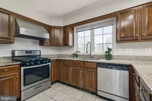 19900 Belle Chase Dr, Gaithersburg, MD 20882 - Photo 10