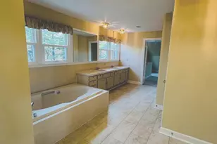 16405 Equestrian Ln, Rockville, MD 20855 - Photo 14