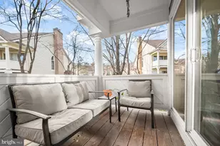 5717 Mayfair Manor Dr, Rockville, MD 20852 - Photo 14