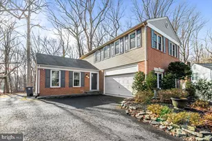 7 Fallswood Ct, Rockville, MD 20854 - Photo 2