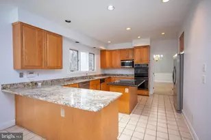 9700 Grenadier Ct, Bethesda, MD 20817 - Photo 18