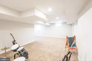 3601 Faircastle Dr, Chevy Chase, MD 20815 - Photo 32