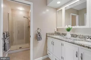 20901 Lochaven Ct, Gaithersburg, MD 20882 - Photo 18