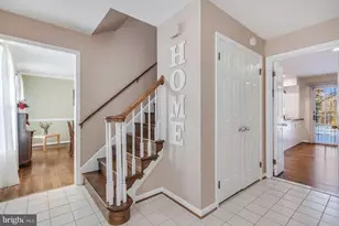 20901 Lochaven Ct, Gaithersburg, MD 20882 - Photo 2