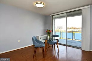 10201 Grosvenor Pl, Rockville, MD 20852 - Photo 8