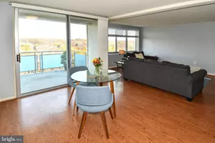 10201 Grosvenor Pl, Rockville, MD 20852 - Photo 8